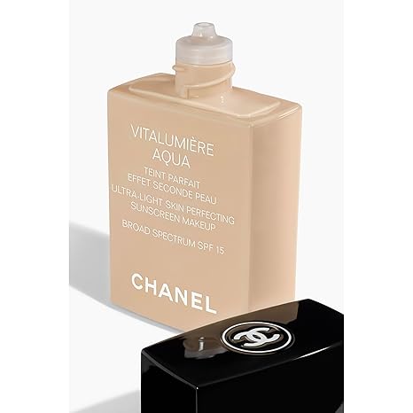 Chanel Vitalumiere Aqua Ultra Light Skin Perfecting Makeup SPF 15-30 ml, No.40 Beige